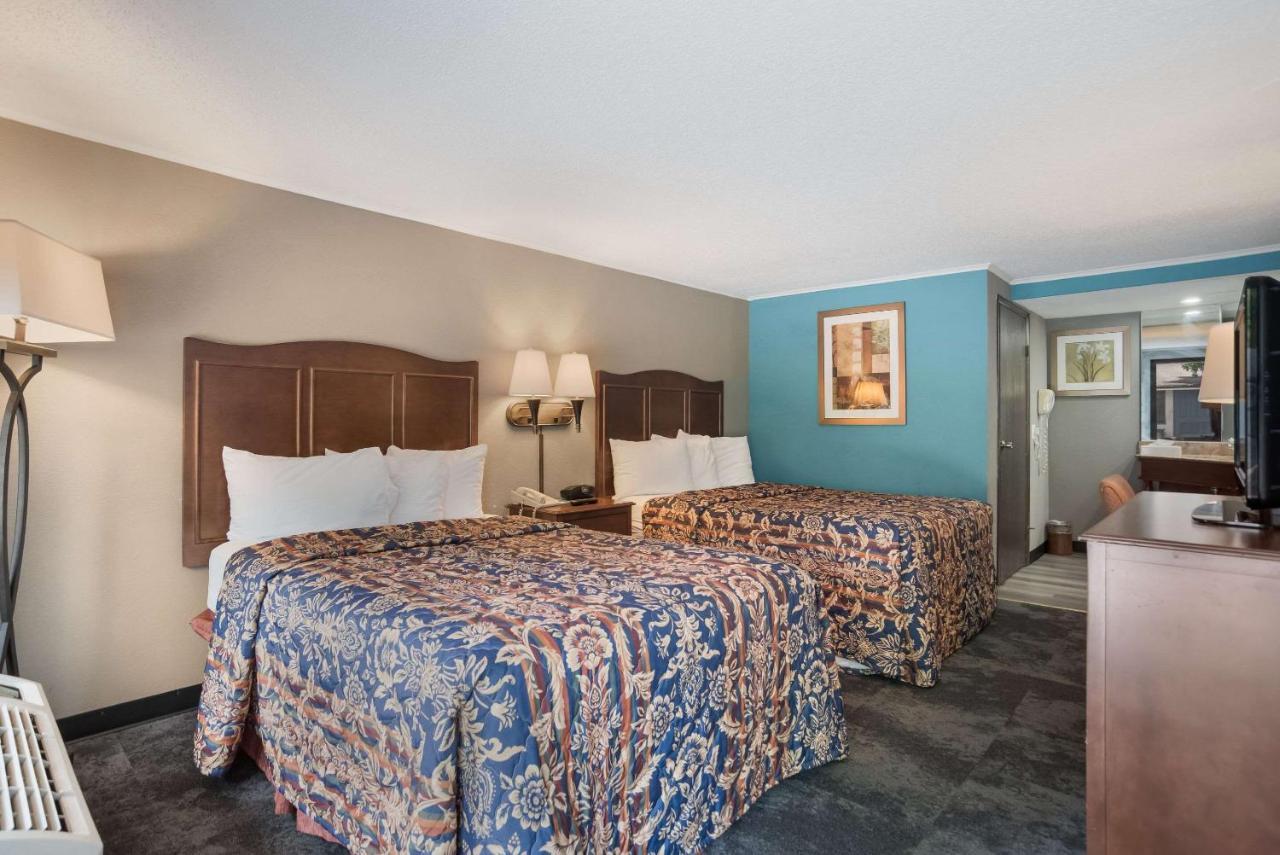 Rodeway Inn Carlisle Bagian luar foto