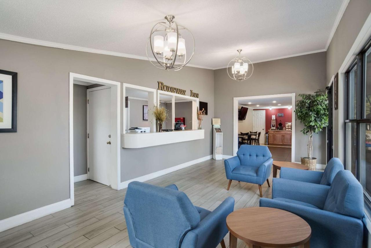 Rodeway Inn Carlisle Bagian luar foto