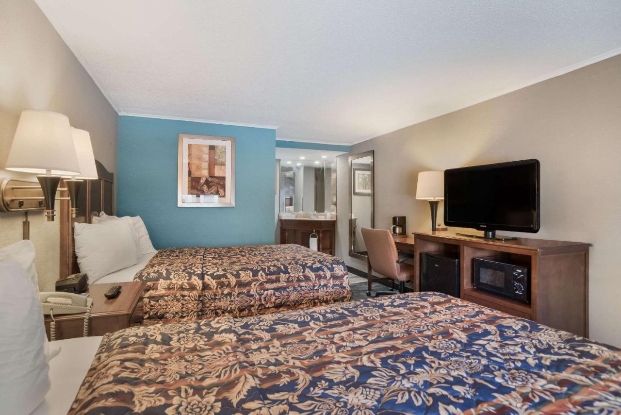 Rodeway Inn Carlisle Bagian luar foto