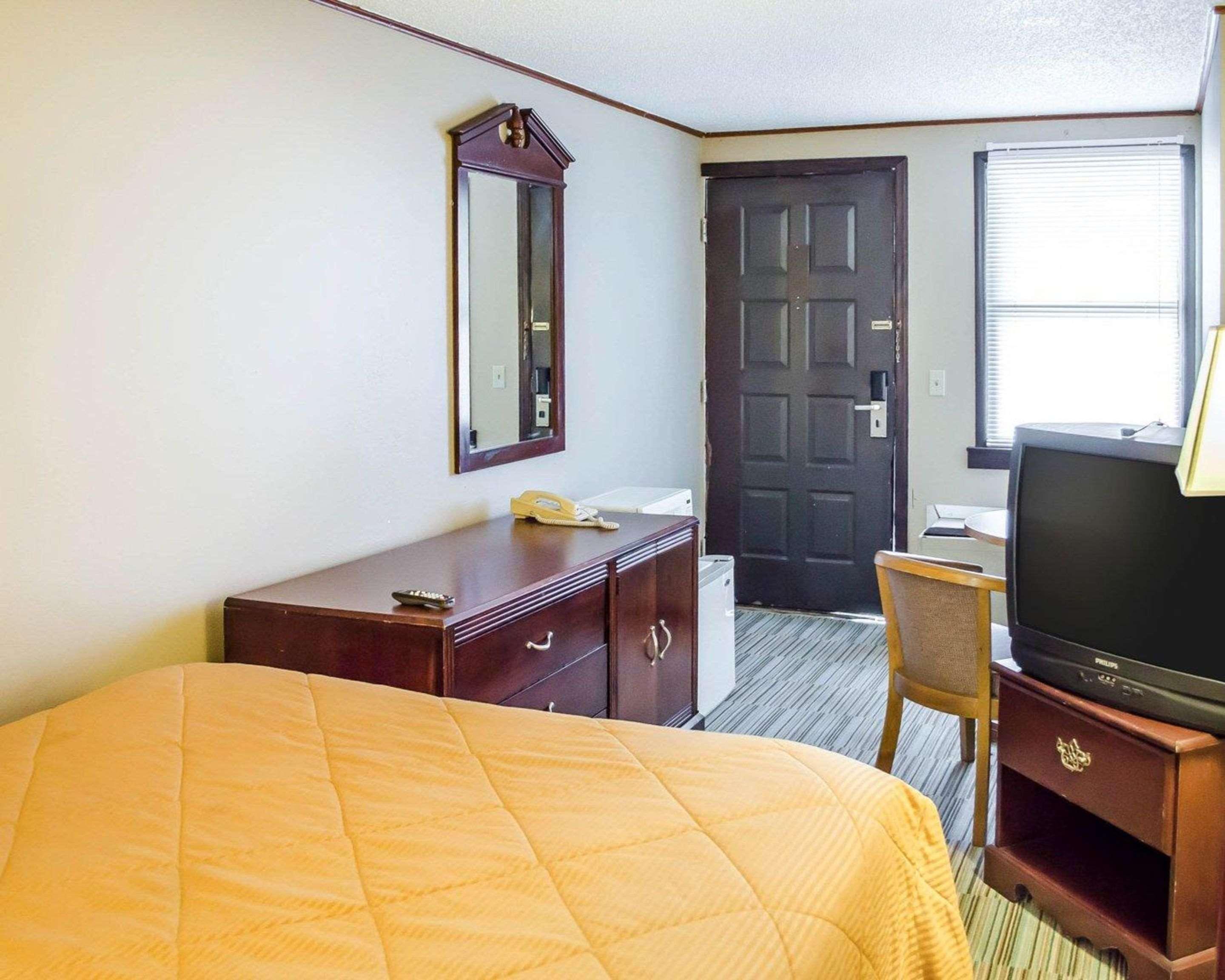 Rodeway Inn Carlisle Bagian luar foto