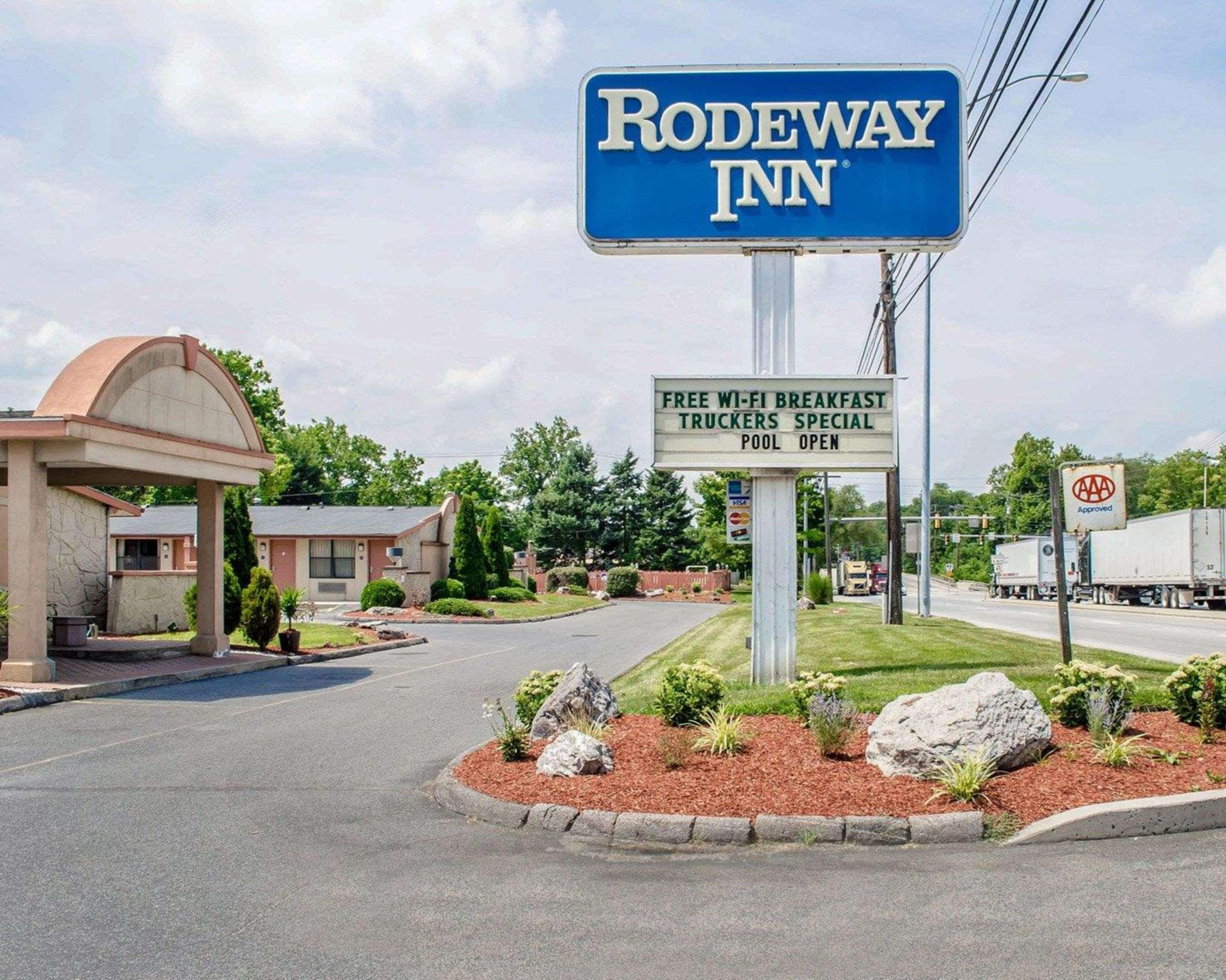 Rodeway Inn Carlisle Bagian luar foto