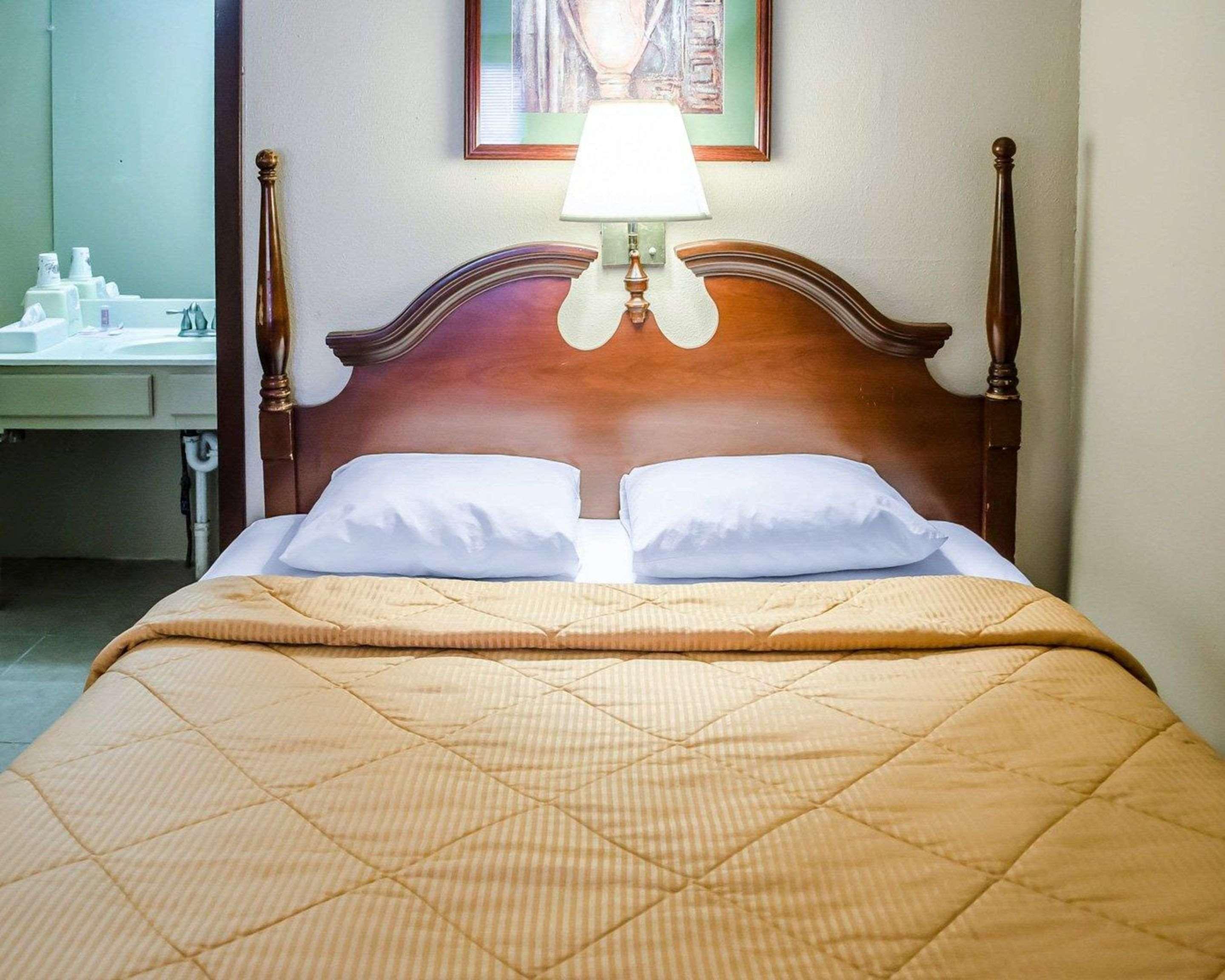 Rodeway Inn Carlisle Bagian luar foto