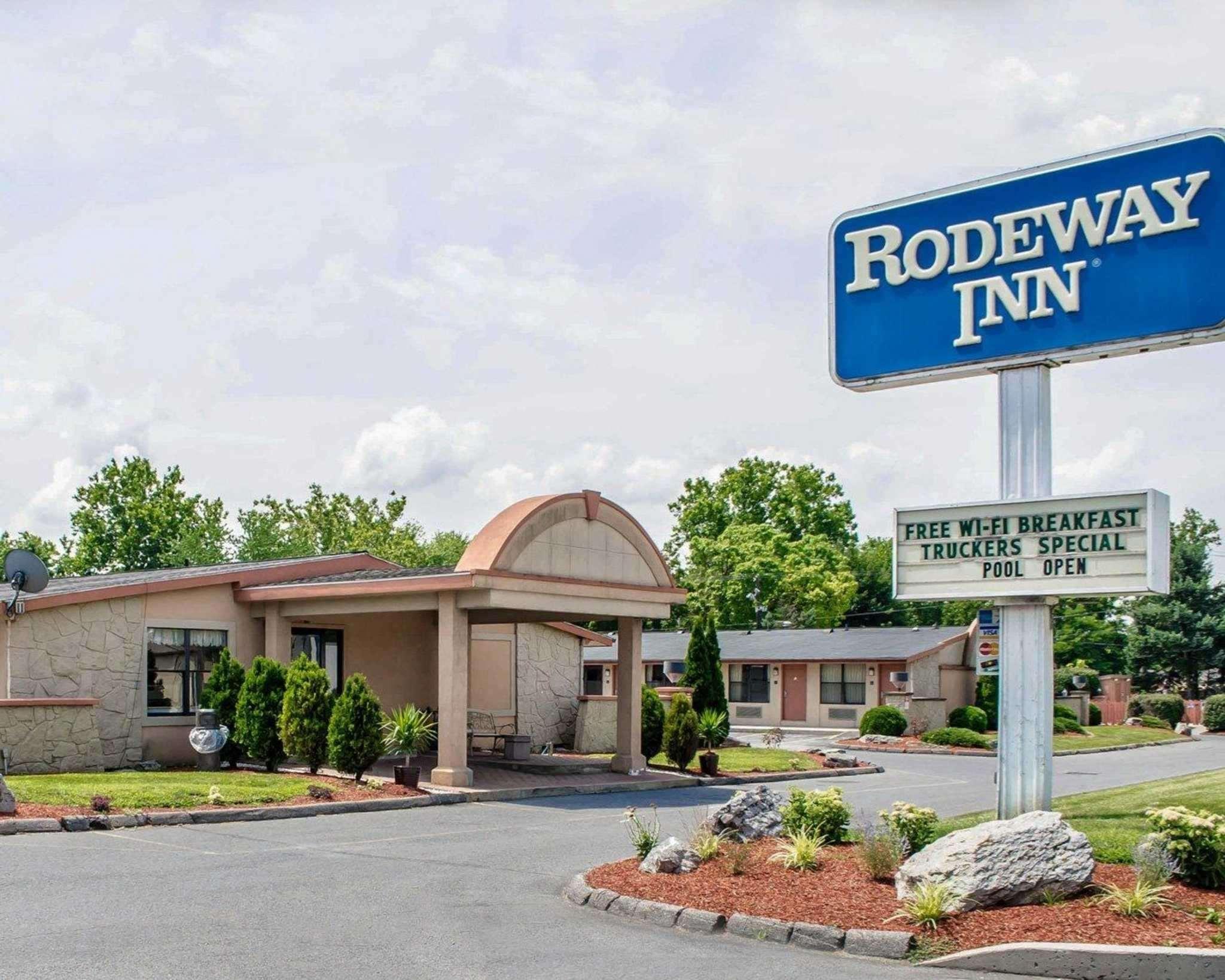 Rodeway Inn Carlisle Bagian luar foto