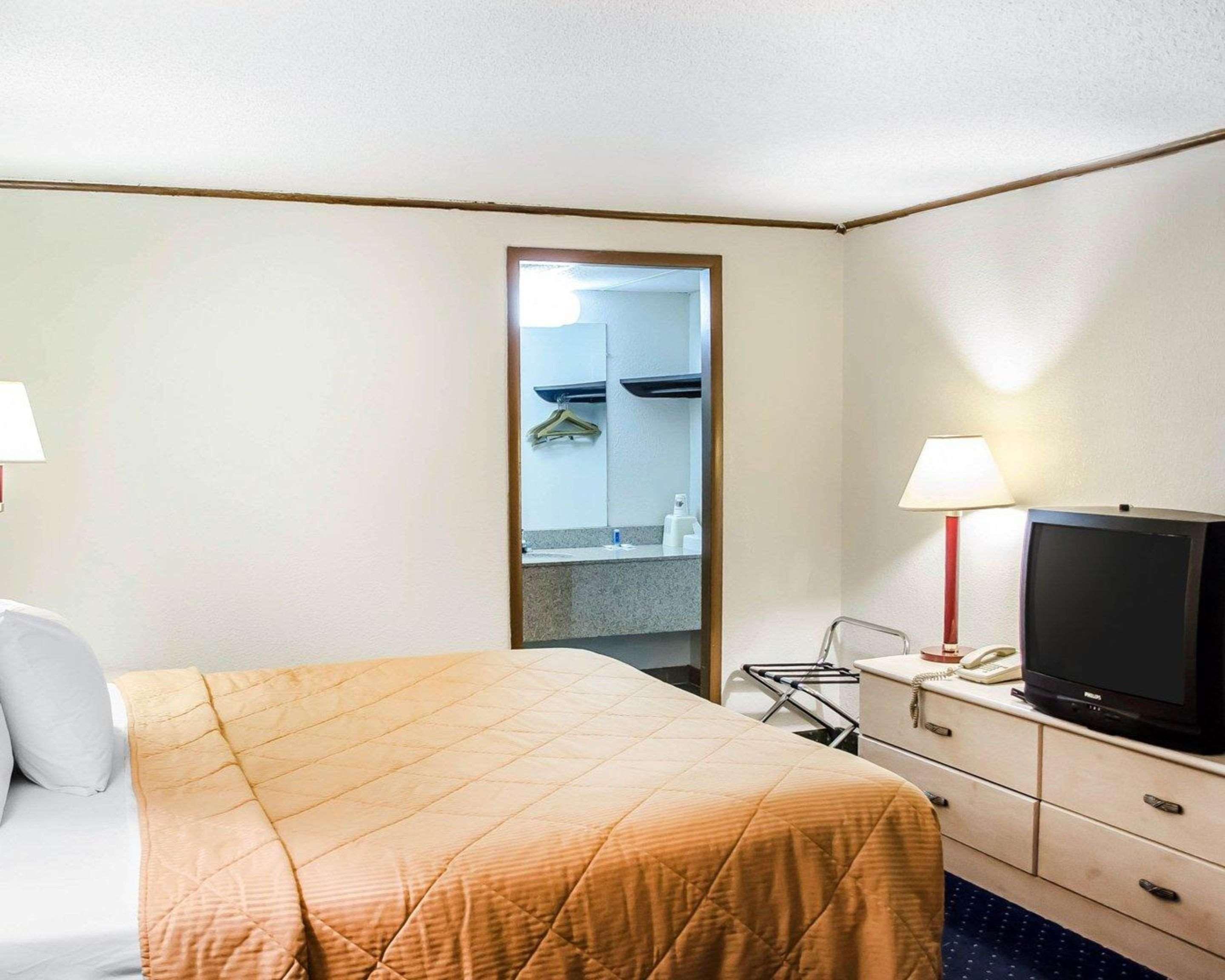 Rodeway Inn Carlisle Bagian luar foto