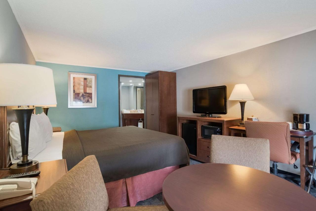 Rodeway Inn Carlisle Bagian luar foto