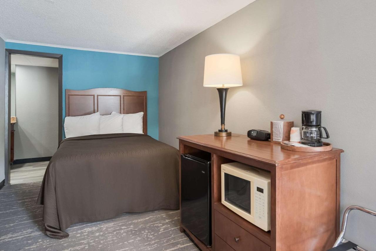 Rodeway Inn Carlisle Bagian luar foto