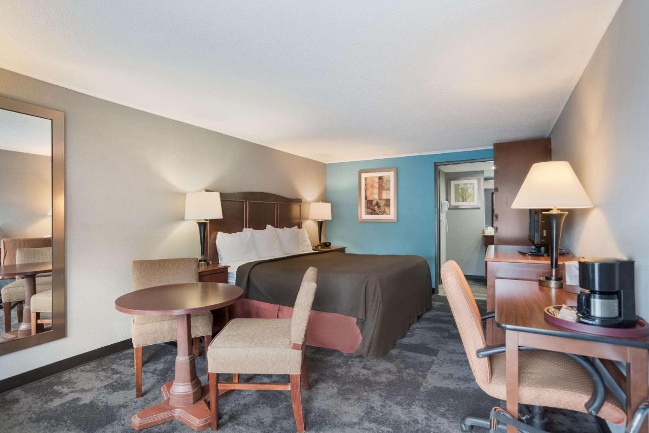Rodeway Inn Carlisle Bagian luar foto