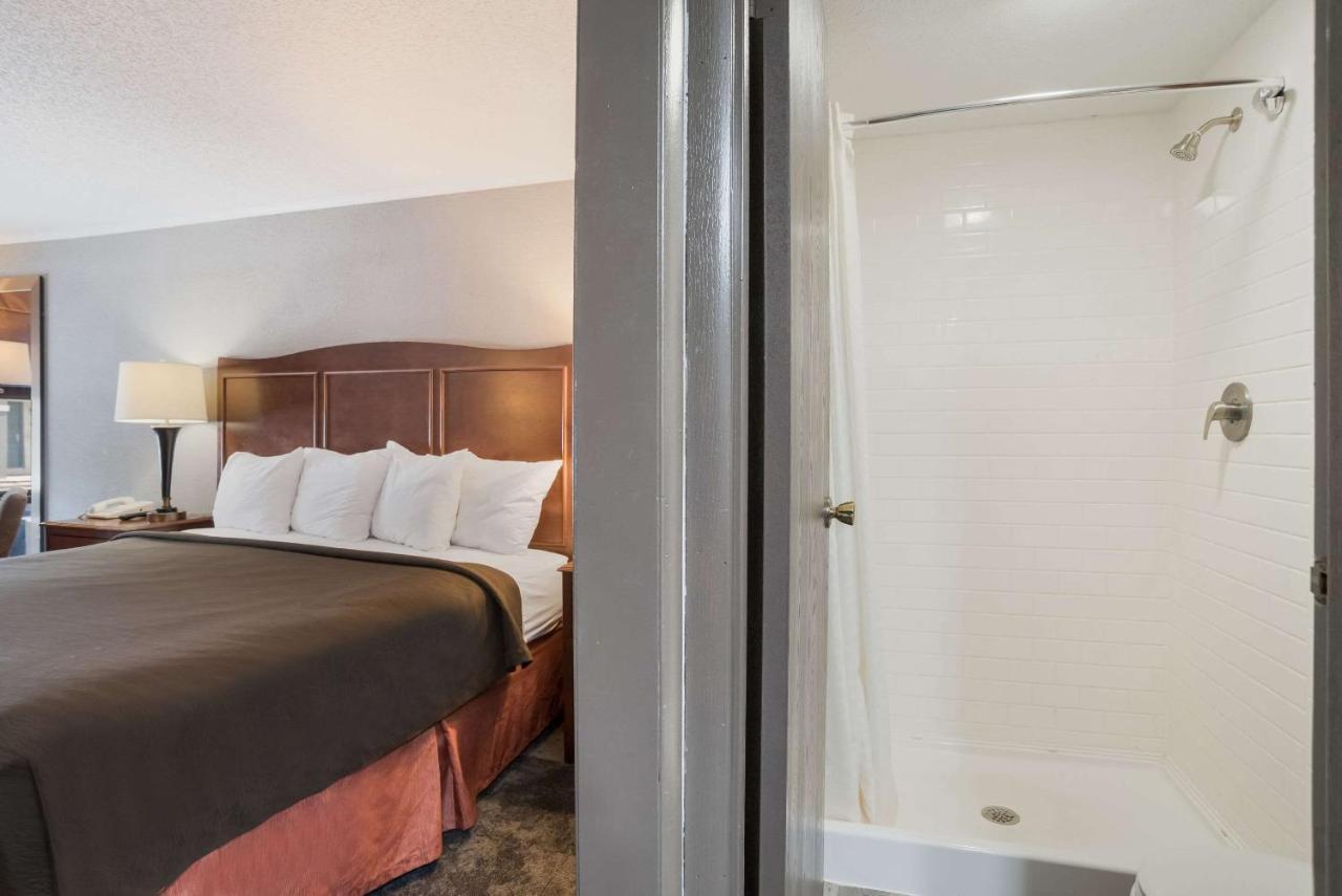 Rodeway Inn Carlisle Bagian luar foto