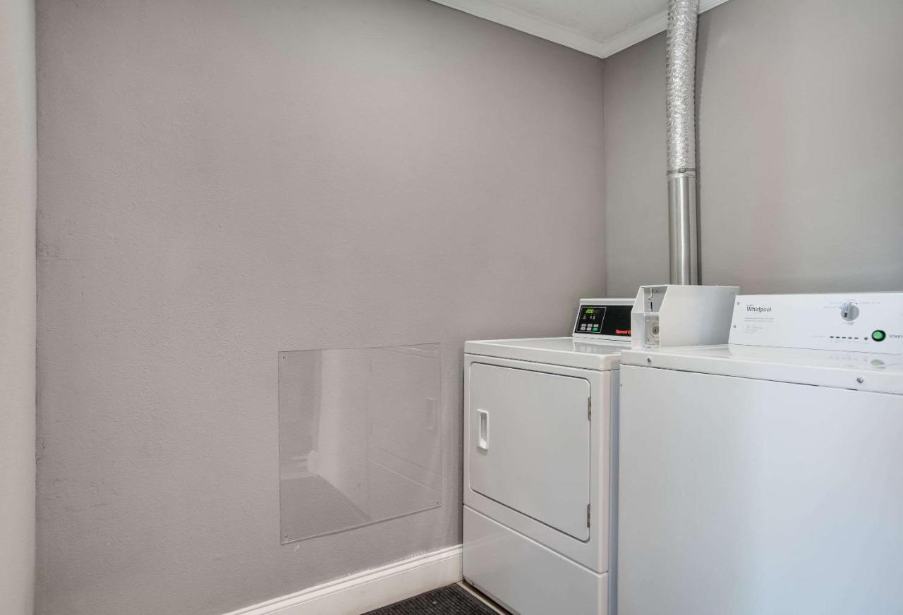 Rodeway Inn Carlisle Bagian luar foto