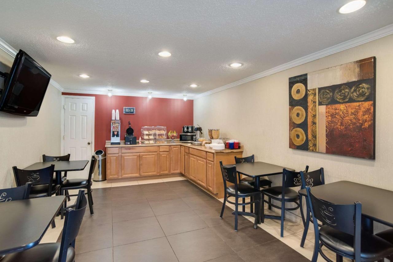 Rodeway Inn Carlisle Bagian luar foto